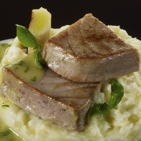 Imagen Atún Campos con crema de patatas dashi y salsa wasakaka